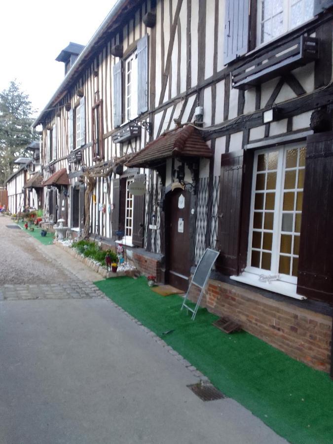 Le Mouton Gras Hotel Aumale Екстериор снимка