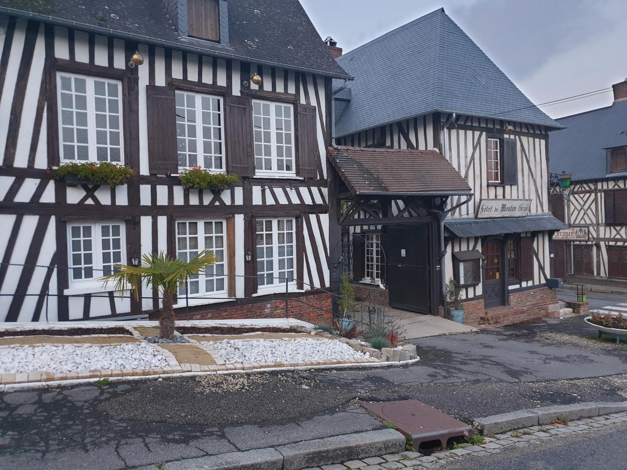 Le Mouton Gras Hotel Aumale Екстериор снимка