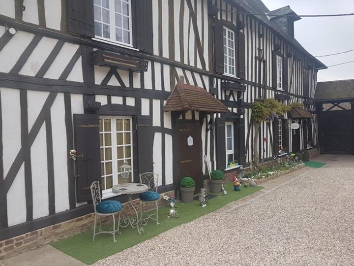 Le Mouton Gras Hotel Aumale Екстериор снимка