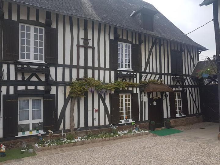 Le Mouton Gras Hotel Aumale Екстериор снимка